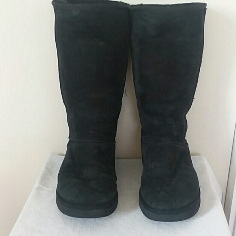 Tall Black Uggs women's 10 sherpa boots
